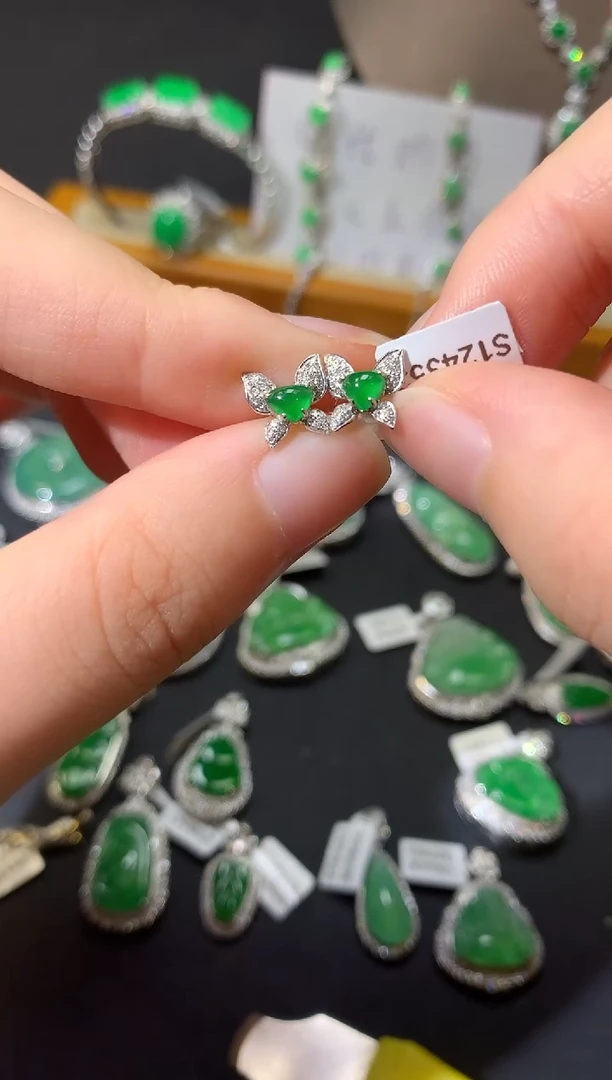翡翠18K金镶嵌吊坠(不含链)耳钉