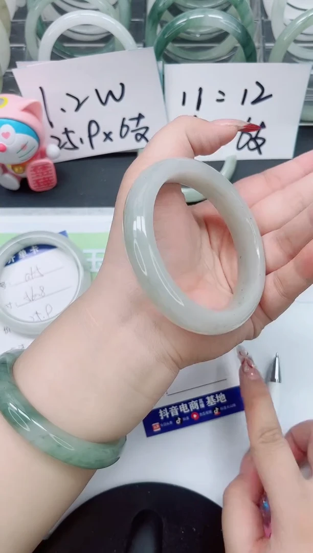 【闪购商品】石英质玉手镯未镶嵌a66