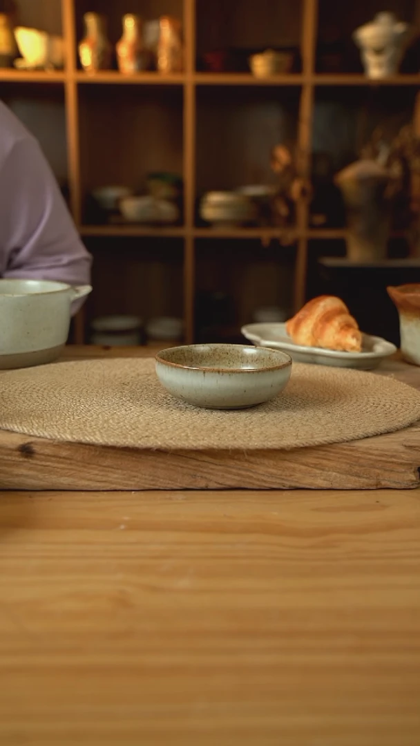 奶奶系列的大号蘸料碟1个