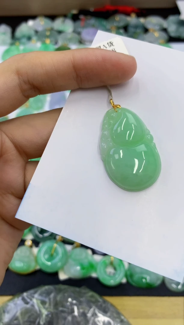 颈饰18K金镶嵌翡翠111111