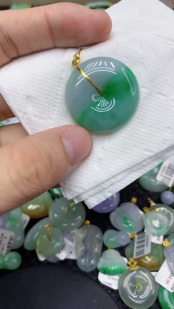 翡翠18K金镶嵌颈饰天然缅甸A货翡翠