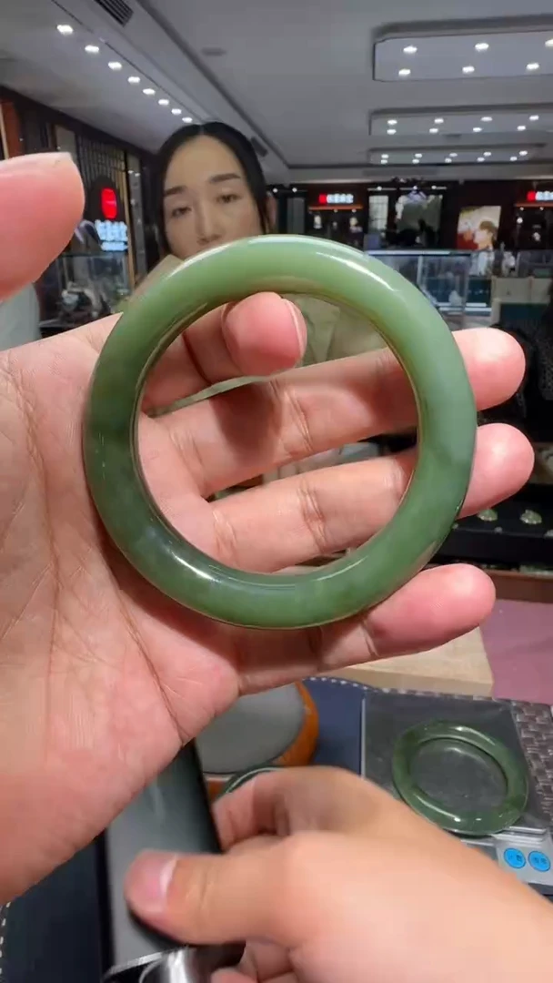 和田玉手镯未镶嵌【钰729】36 7017 多样性发其一