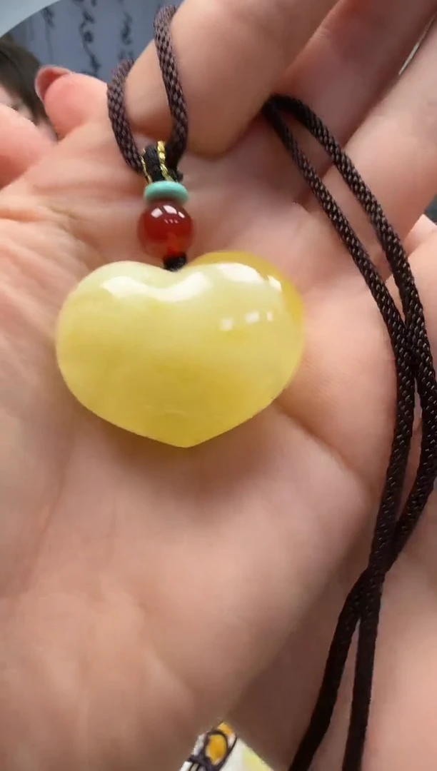 裸石琥珀未镶嵌如图