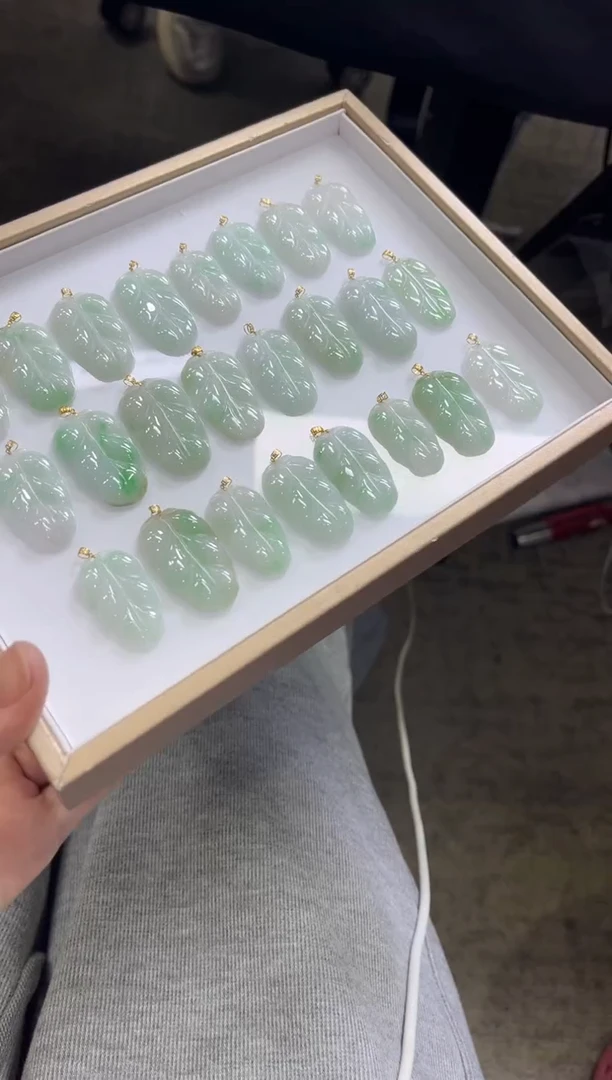 颈饰18K金镶嵌翡翠T155/多样性发一件/配绳子