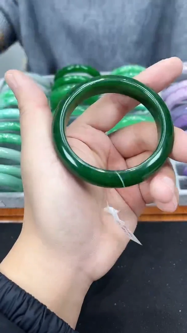 【闪购商品】砖雕s49 辣阳绿手镯 圈口55.2