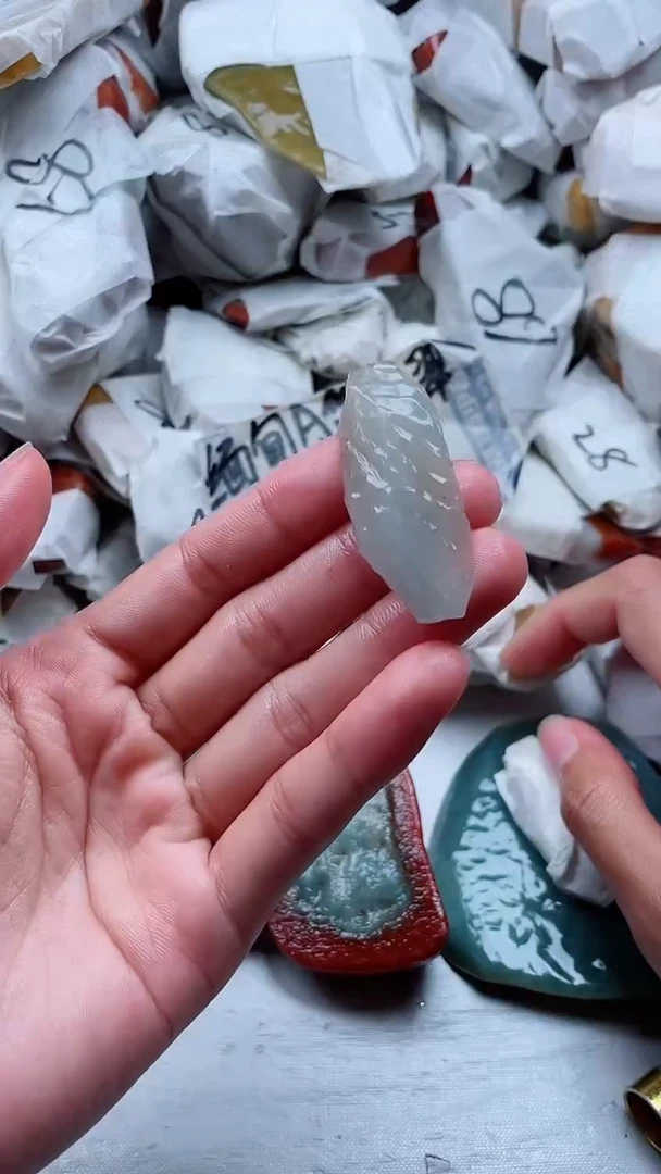 翡翠未镶嵌颈饰翡翠1
