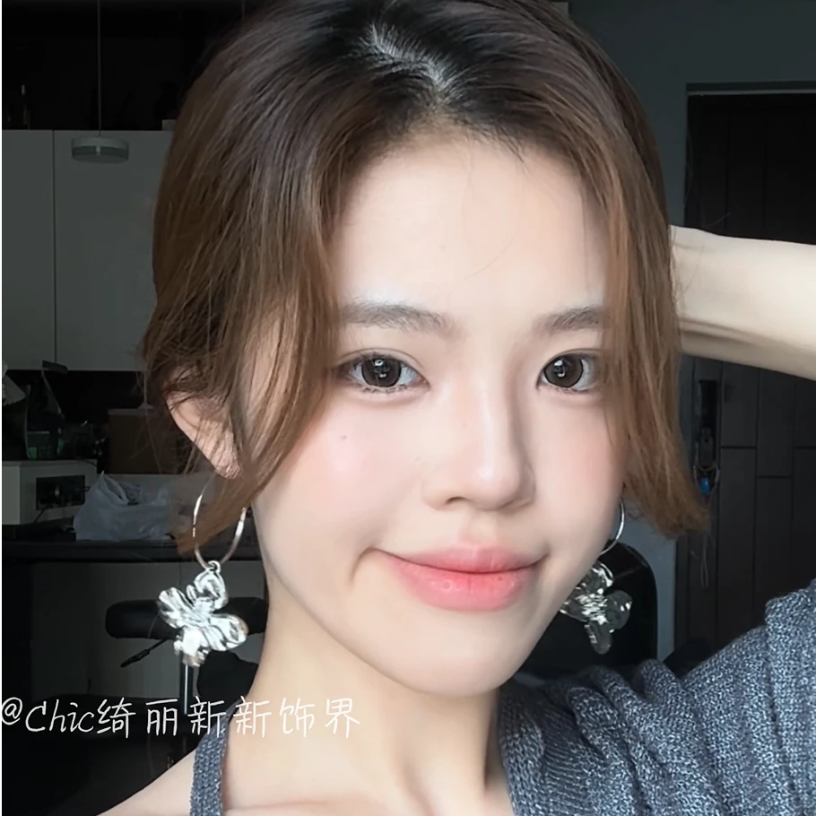 合金耳饰 新款银色花朵耳圈女轻奢小众设计精致高级感夸张名媛风