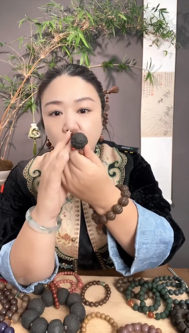 泥塑塑芳华+栀子+花蕊夫人斜挎