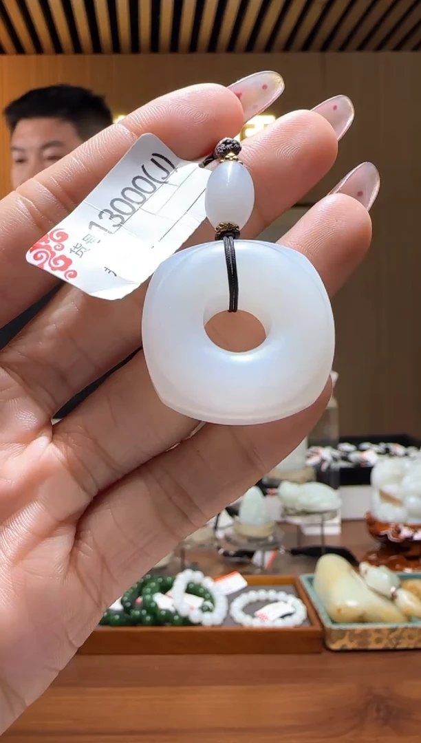 颈饰未镶嵌和田玉J