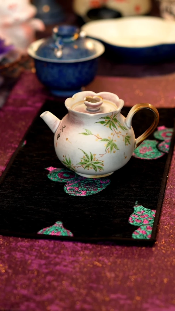 天香桂花花口壶·······