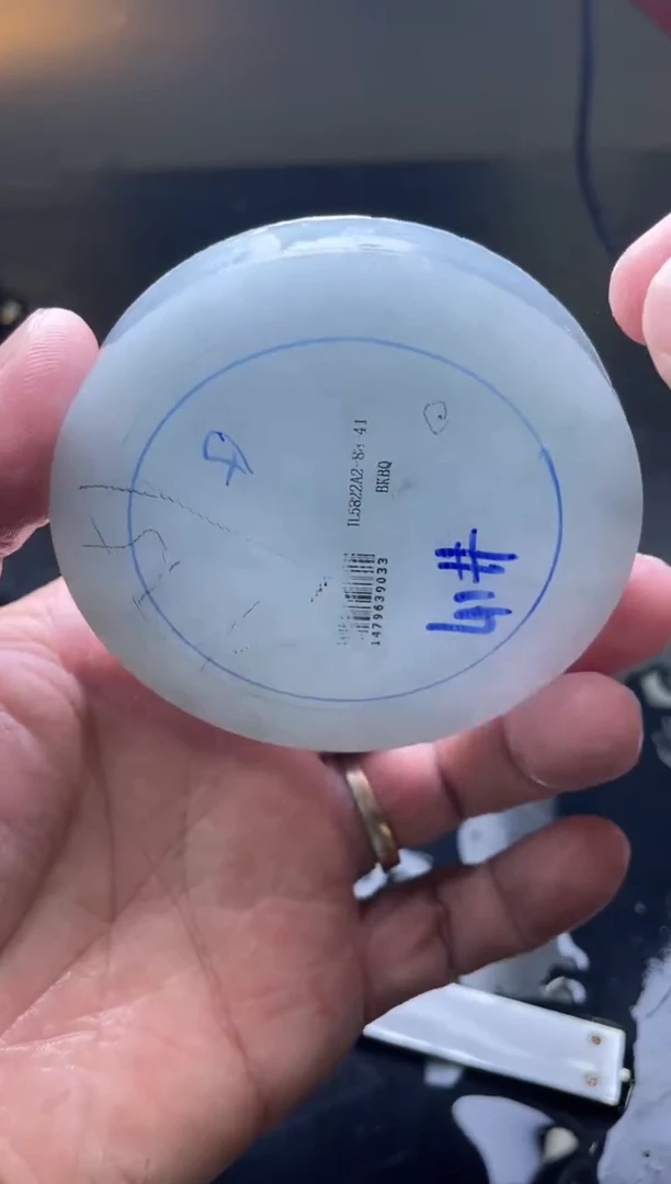 未镶嵌手镯定制翡翠隔****?翡翠定制手镯含芯