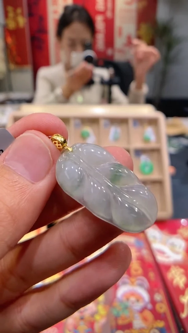 【闪购商品】翡翠吊坠(不含链)18K金镶嵌叶子