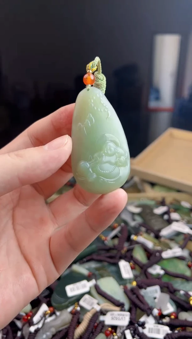 颈饰未镶嵌和田玉1