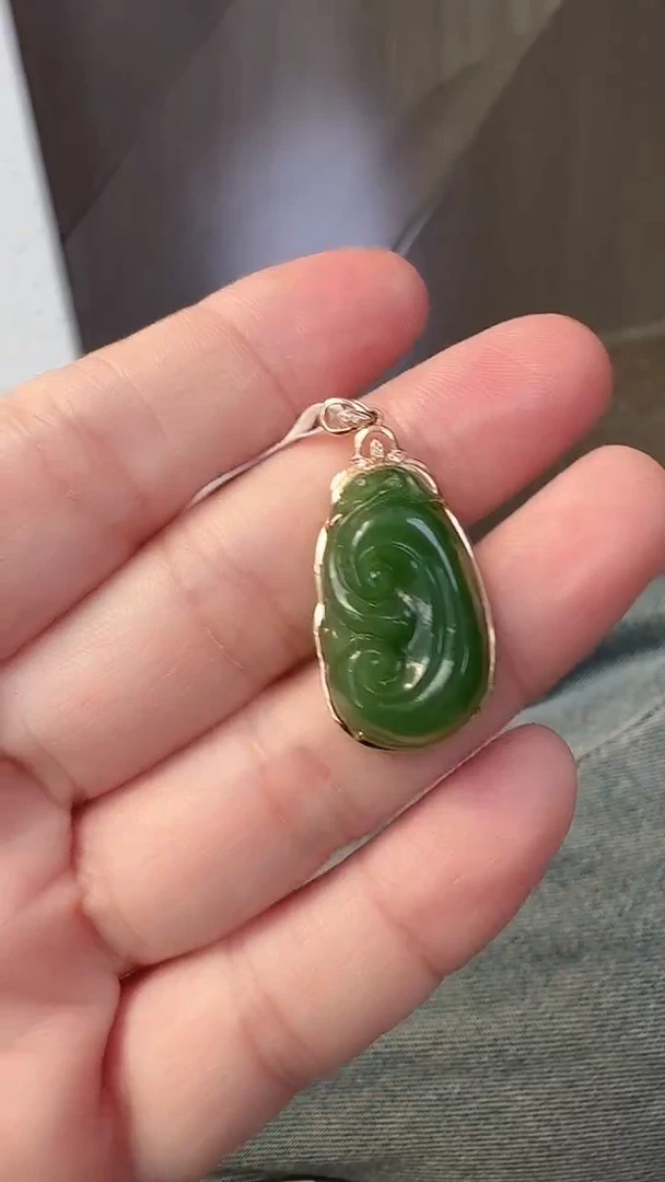 颈饰18K金镶嵌和田玉如意荣倩