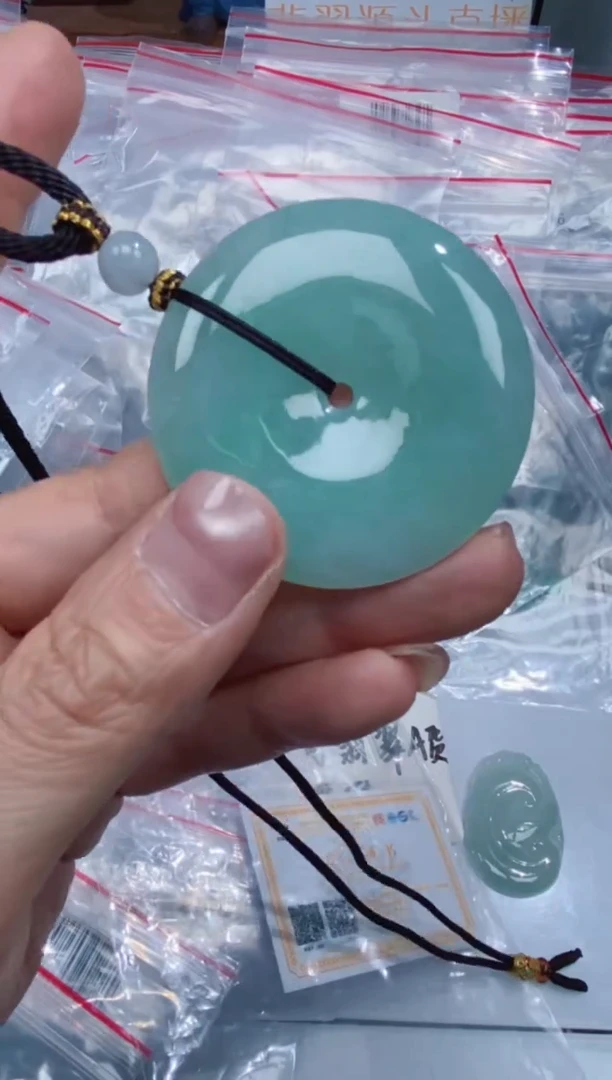 颈饰未镶嵌翡翠吊坠