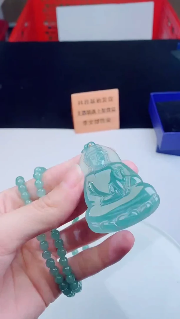 颈饰未镶嵌翡翠   ·
