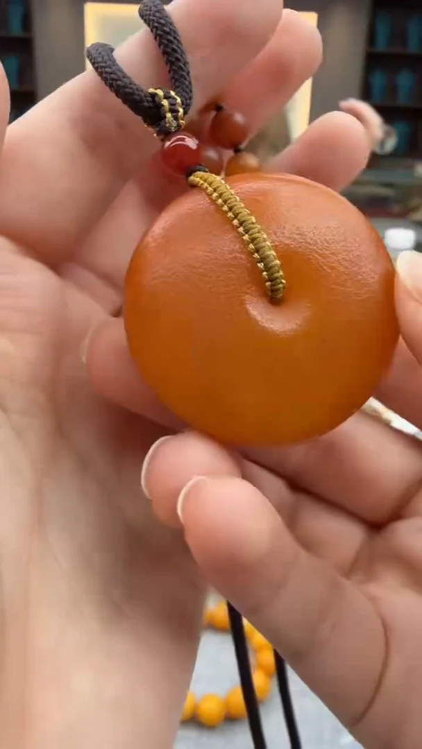 琥珀颈饰未镶嵌130秒拍号 假一罚三