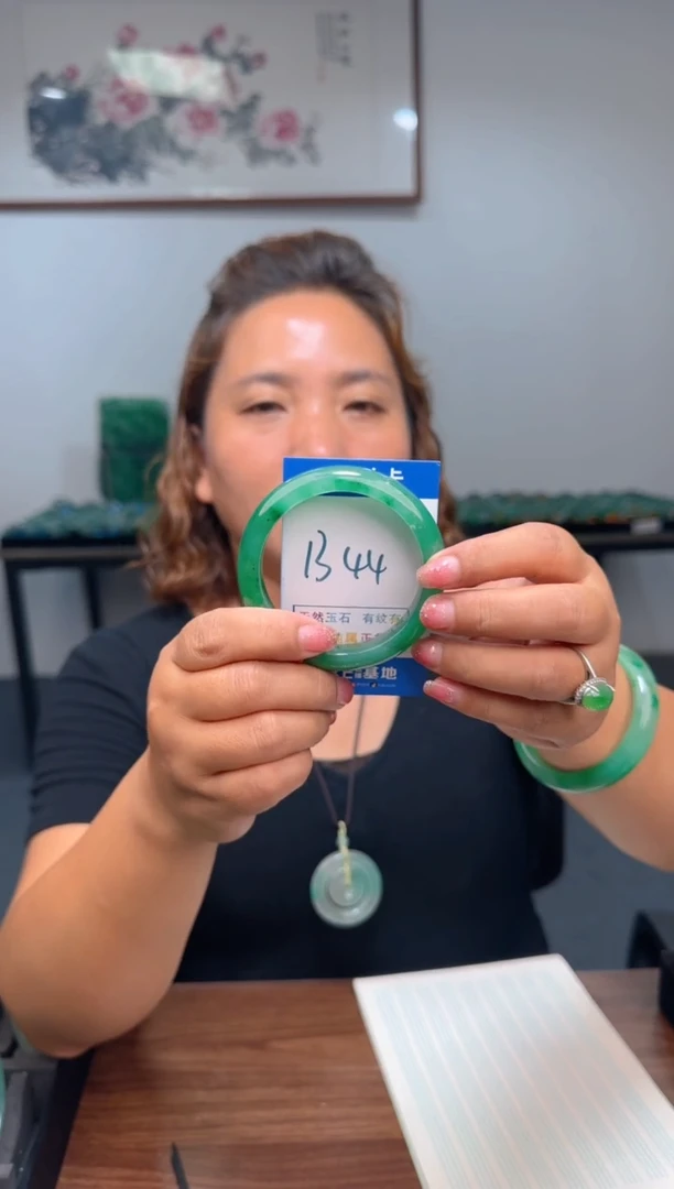 未镶嵌手镯石英质玉（非洲翠）B44
