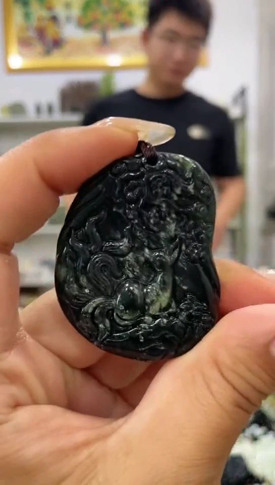 岫玉未镶嵌吊坠