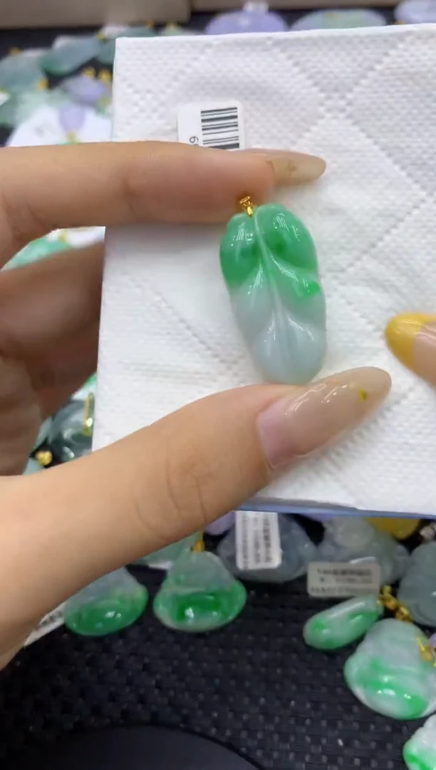 颈饰18K金镶嵌翡翠天然缅甸翡翠A货