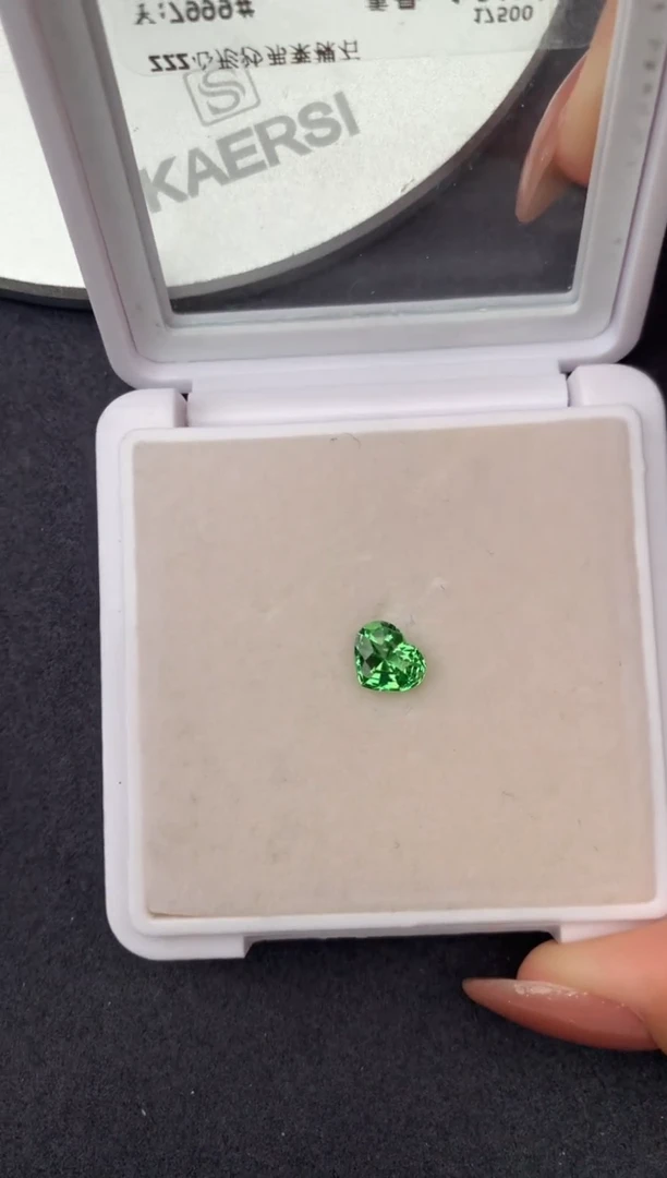 未镶嵌珠宝半成品石榴石1.2ct沙弗莱 FH 定制