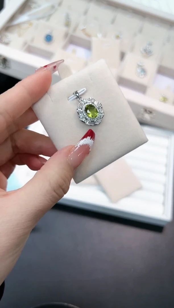 【闪购商品】橄榄石吊坠(不含链)银S925镶嵌33b多样性发其一/1个