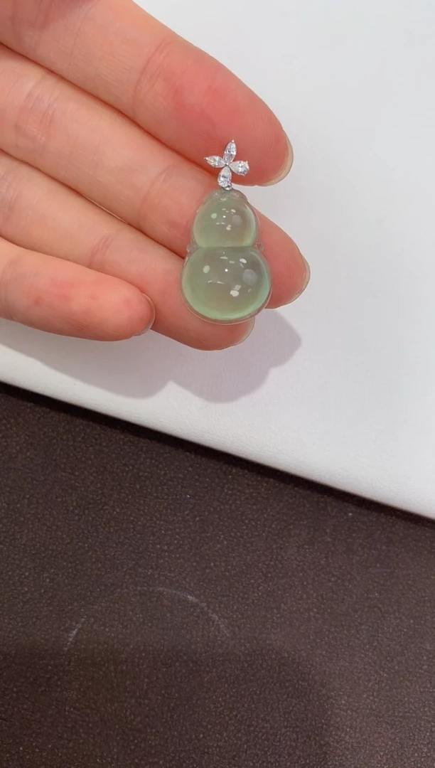 翡翠18K金镶嵌颈饰天然缅甸a货翡翠