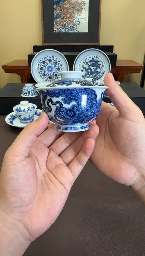 松风馆双狮纹盖碗