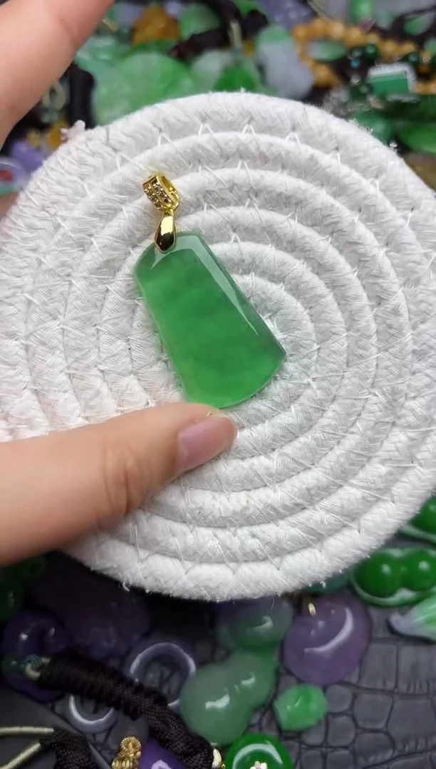 颈饰未镶嵌翡翠缅甸翡翠吊坠