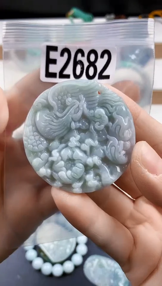颈饰未镶嵌翡翠天然翡翠吊坠挂件