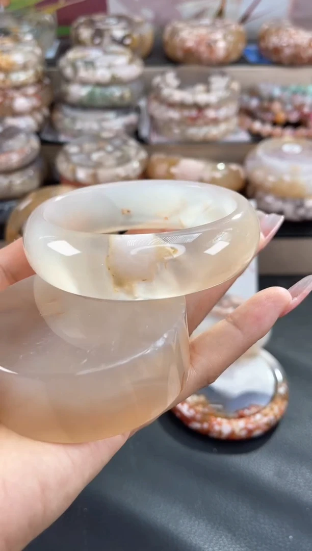 未镶嵌手镯石英质玉65