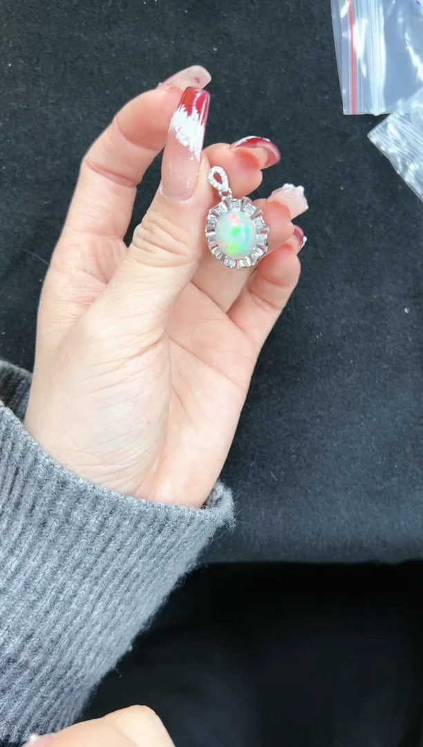 【闪购商品】欧泊吊坠(不含链)银S925镶嵌8l多样性发其一/1个