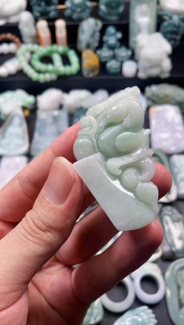 颈饰未镶嵌翡翠32  天然翡翠a货  仿古龙