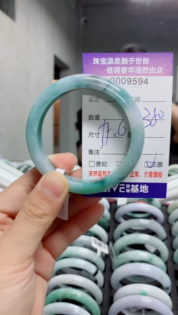 翡翠手镯未镶嵌天然翡翠A货