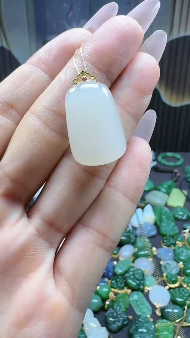 和田玉18K金镶嵌挂件1