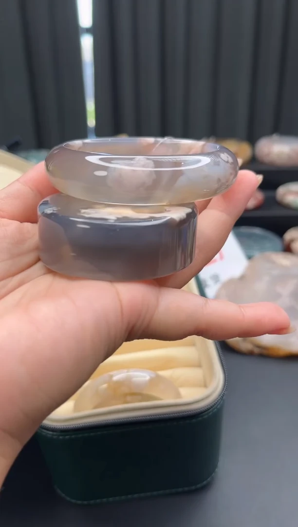 石英质玉手镯未镶嵌赠送镯心（圈口58