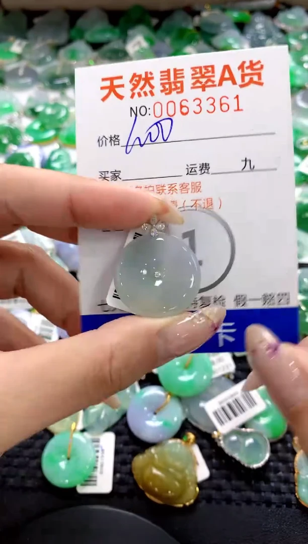 翡翠18K金镶嵌颈饰1111111111111111