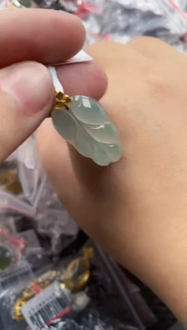 18K金镶嵌戒指翡翠7777    8