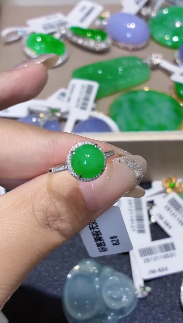 18K金镶嵌戒指翡翠天然A货翡翠