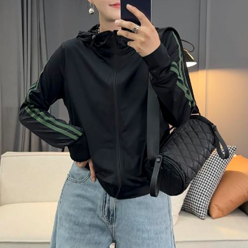 休闲简约上衣2025夏季连帽透气时尚百搭长袖大版侧条宽松防嗮衣