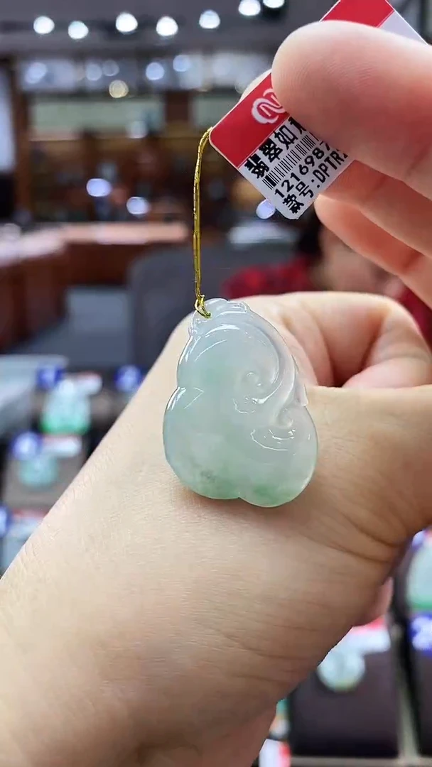 翡翠未镶嵌颈饰如意