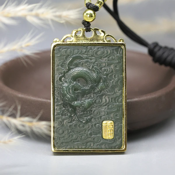 新疆和田玉龙牌吊坠雕刻镶嵌无事牌上等和田玉吊坠直播间挂件Y839