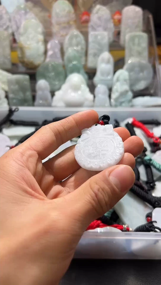 颈饰未镶嵌翡翠12/17    19