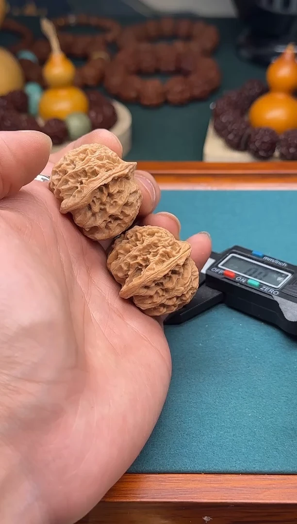 【闪购商品】文玩核桃吊坠苹果园核桃一对001