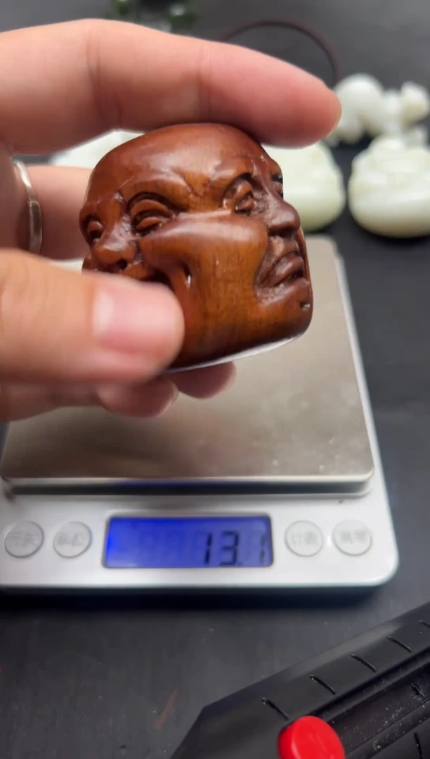 和田玉未镶嵌颈饰摆件