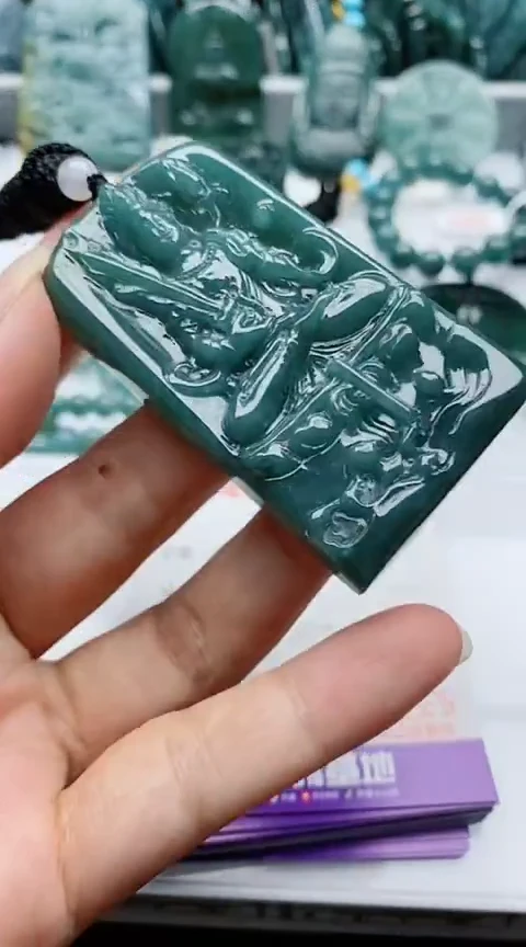 颈饰未镶嵌翡翠