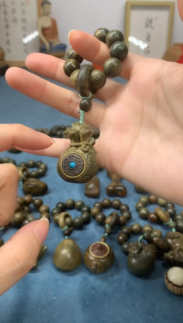 【闪购商品】维腊木（绿檀）把件赚钱袋 盘玩件