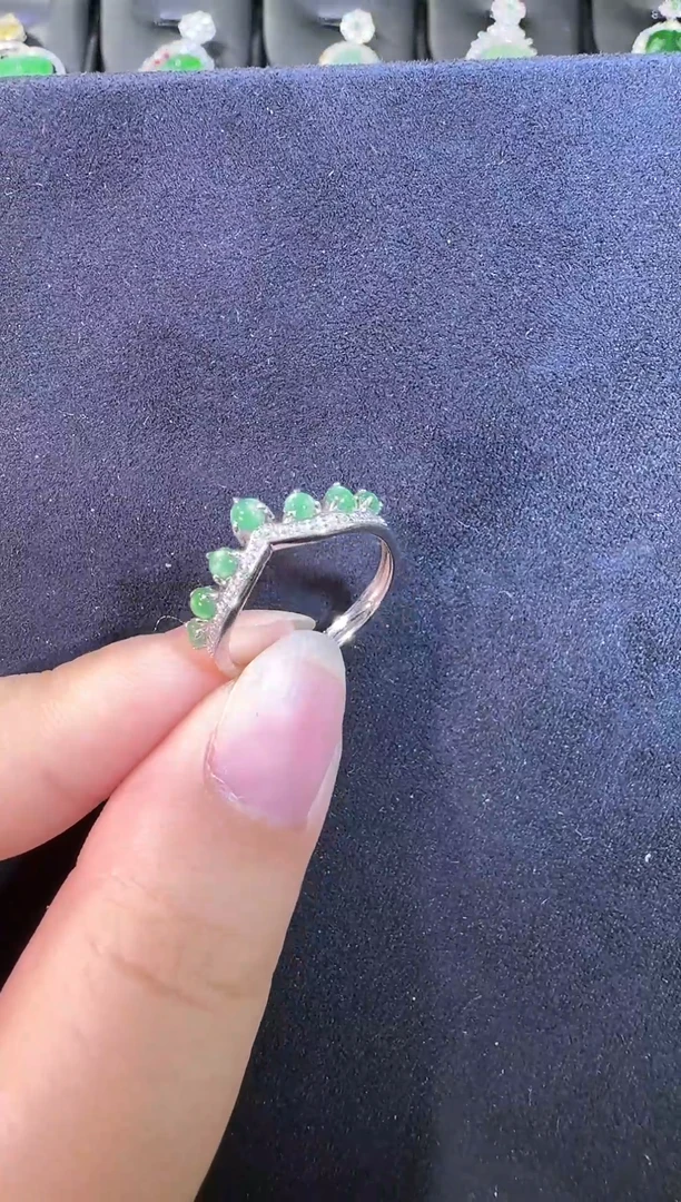 未镶嵌戒指翡翠戒指
