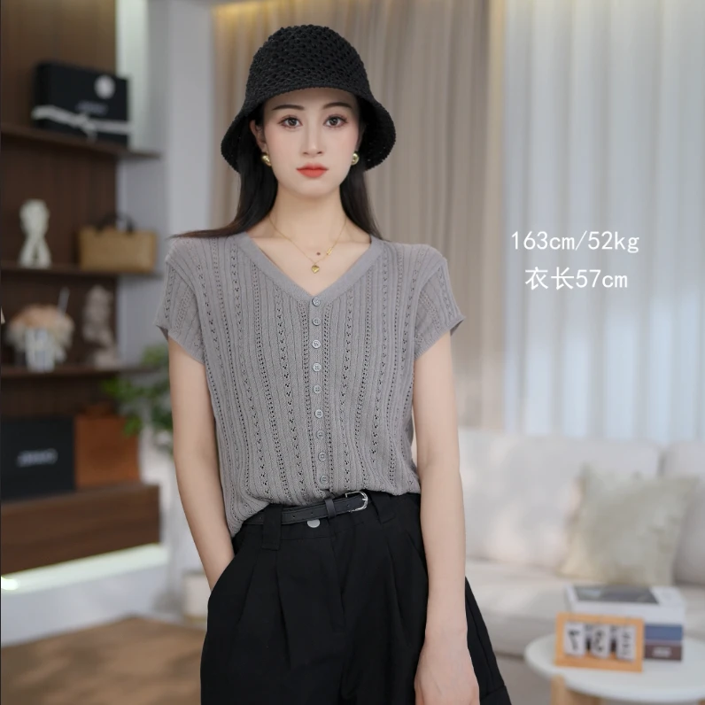 镂空坑条冰丝针织t恤女夏装新款法式气质V领小飞袖系扣开衫短上衣