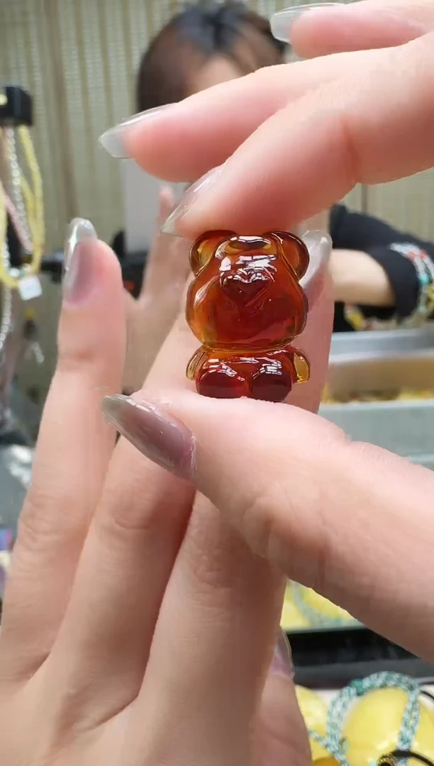 未镶嵌琥珀裸石如图